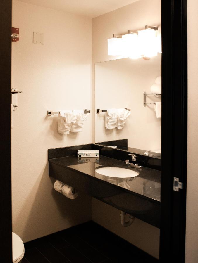 Black Gold Suites Stanley Εξωτερικό φωτογραφία